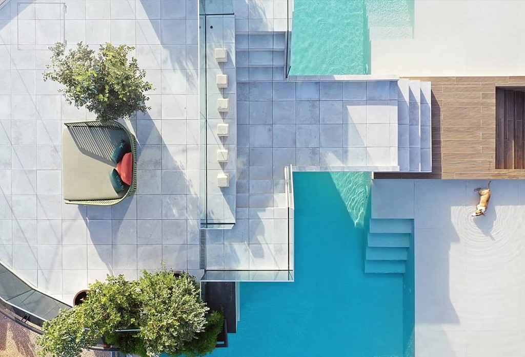 Three House Hotel