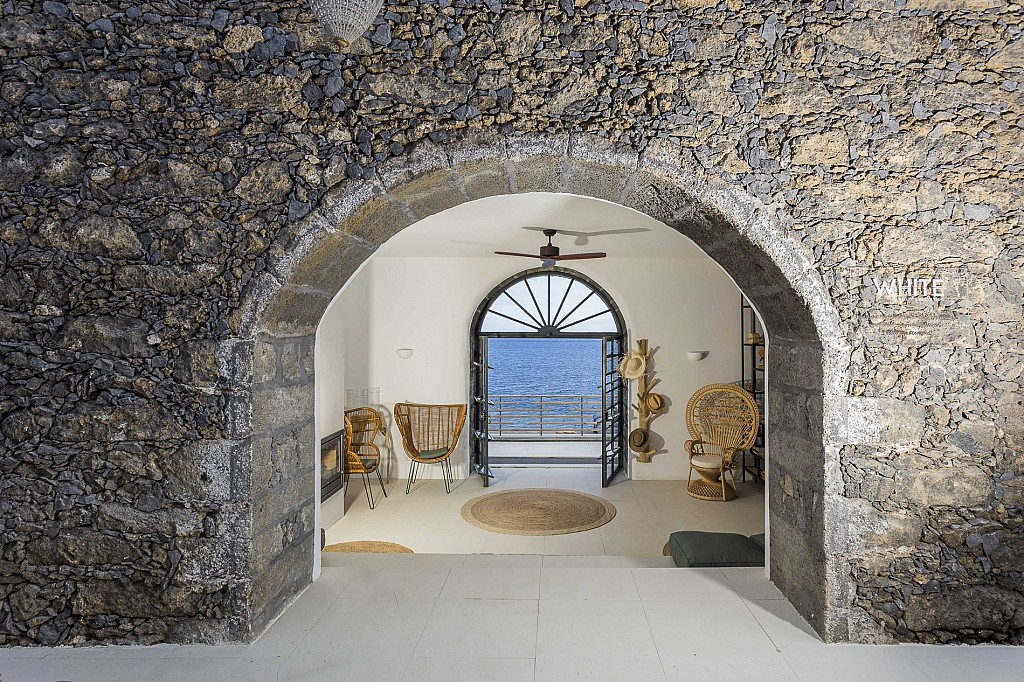White Exclusive Suites & Villas