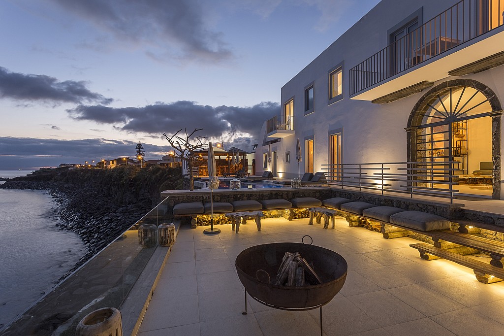 White Exclusive Suites & Villas