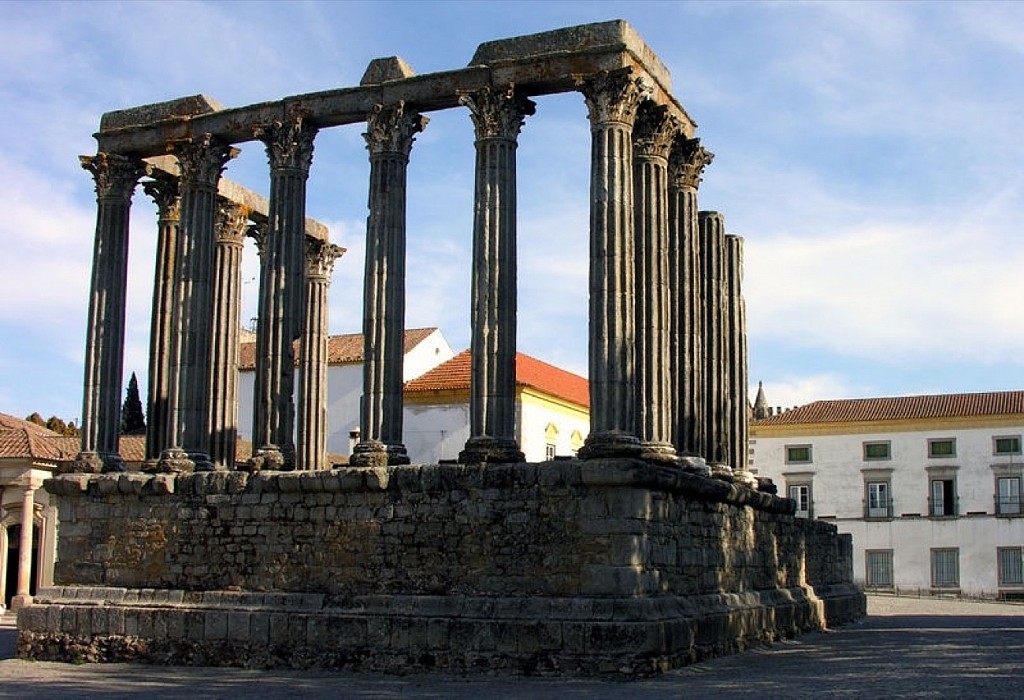 Quarantine means free time to plan your trip to Portugal