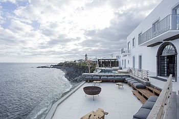White Exclusive Suites & Villas