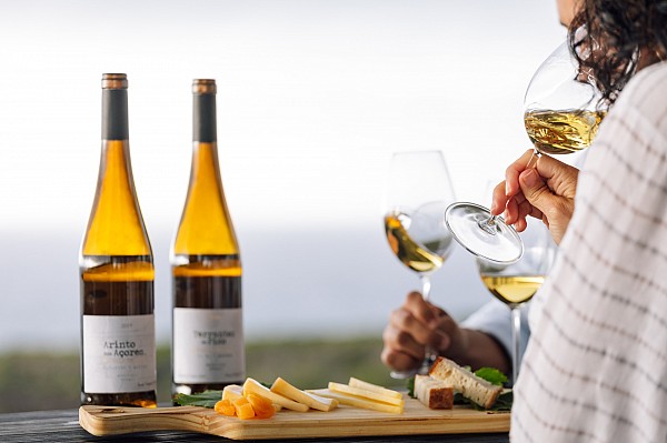 Retiro de SUP Yoga, Subida ao Pico & Vinhos na Ilha do Pico nos Açores
