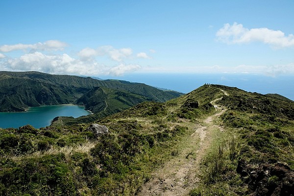 Retiro de SUP Yoga, Subida ao Pico & Vinhos na Ilha do Pico nos Açores