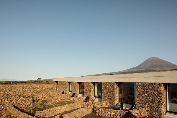 Retiro de SUP Yoga, Subida ao Pico & Vinhos na Ilha do Pico nos Açores
